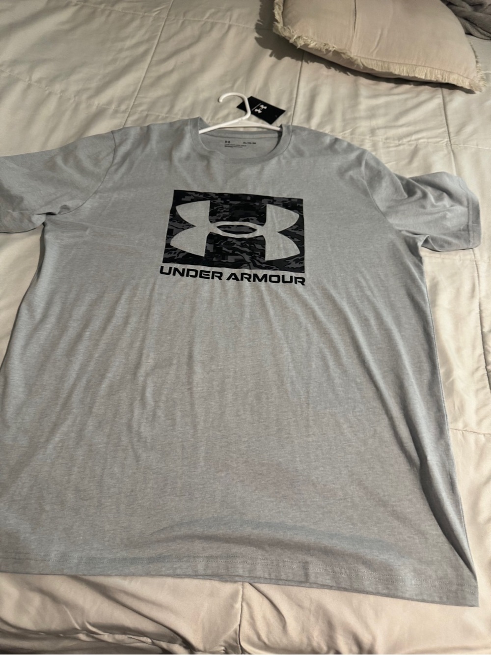 Under Armour Light Gray Short-Sleeve Logo Tee with Black Graphic